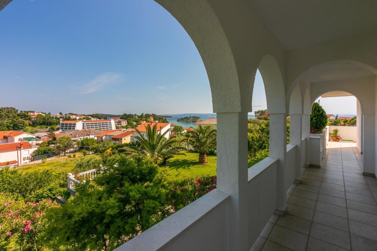 Apartments Vila Antula Banjol Exteriér fotografie