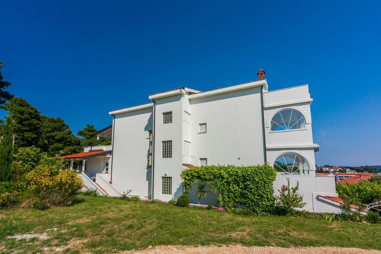 Apartments Vila Antula Banjol Exteriér fotografie